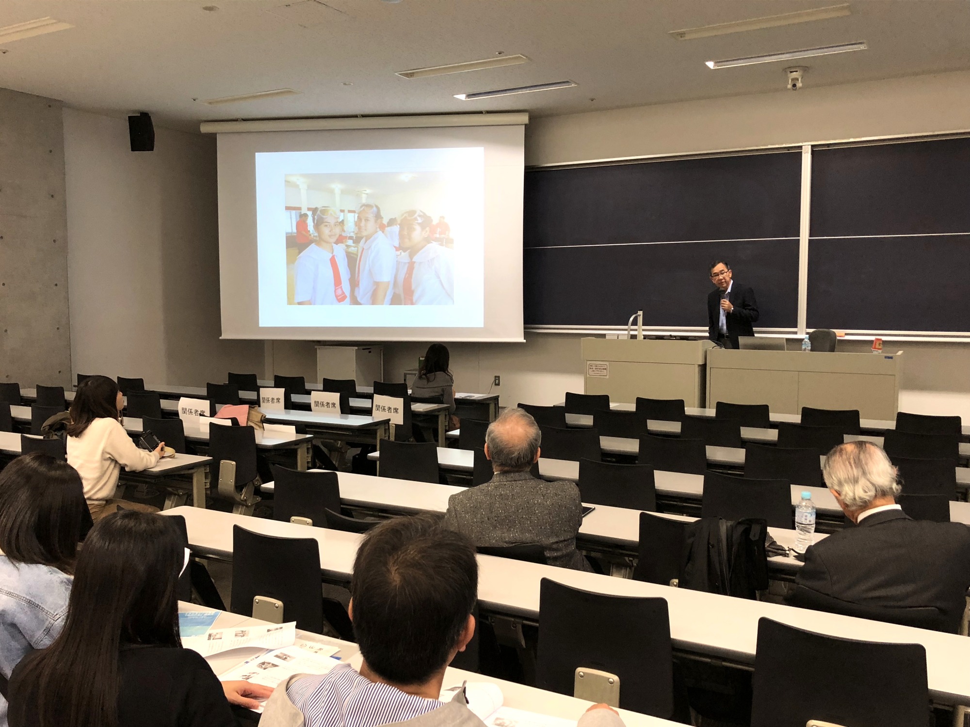 ‘Pacific Light’ Photo Exhibit at Toyo University