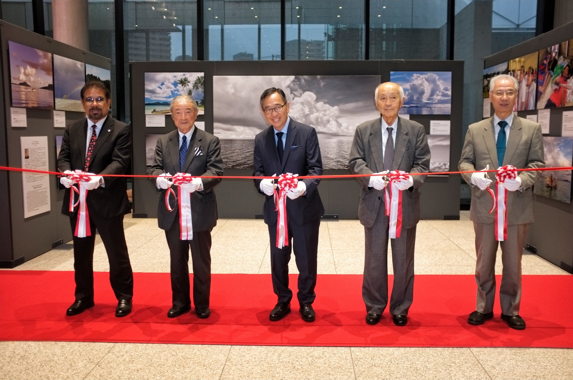 ‘Pacific Light’ Photo Exhibit at Toyo University