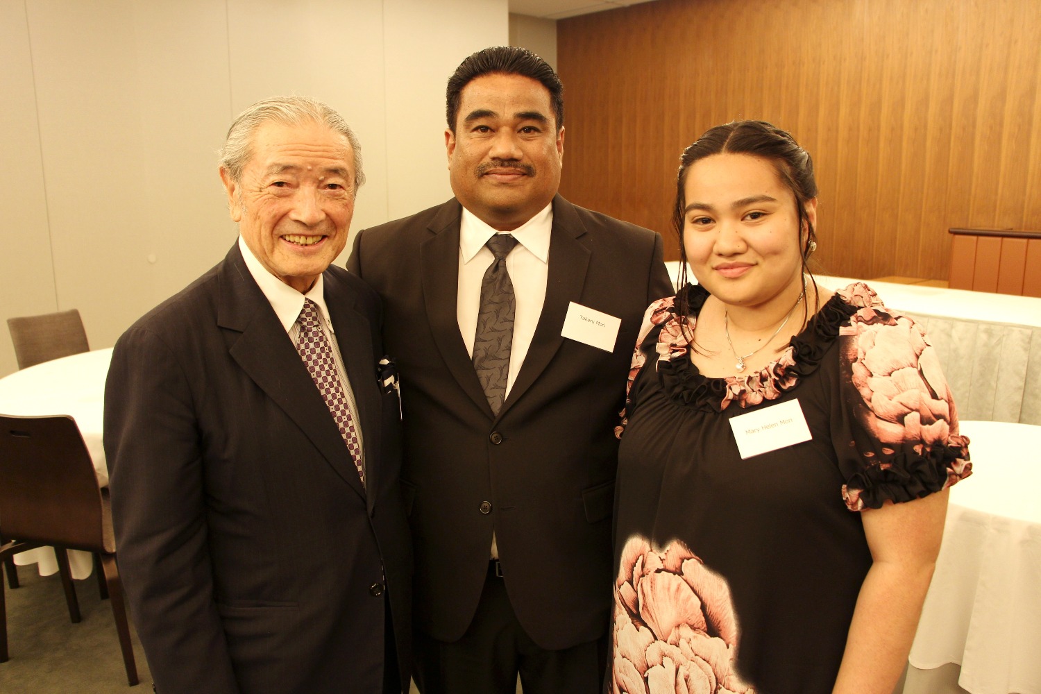 ザビエル留学生1期生 メアリー・ヘレン・モリさんの卒業祝い夕食会を開催