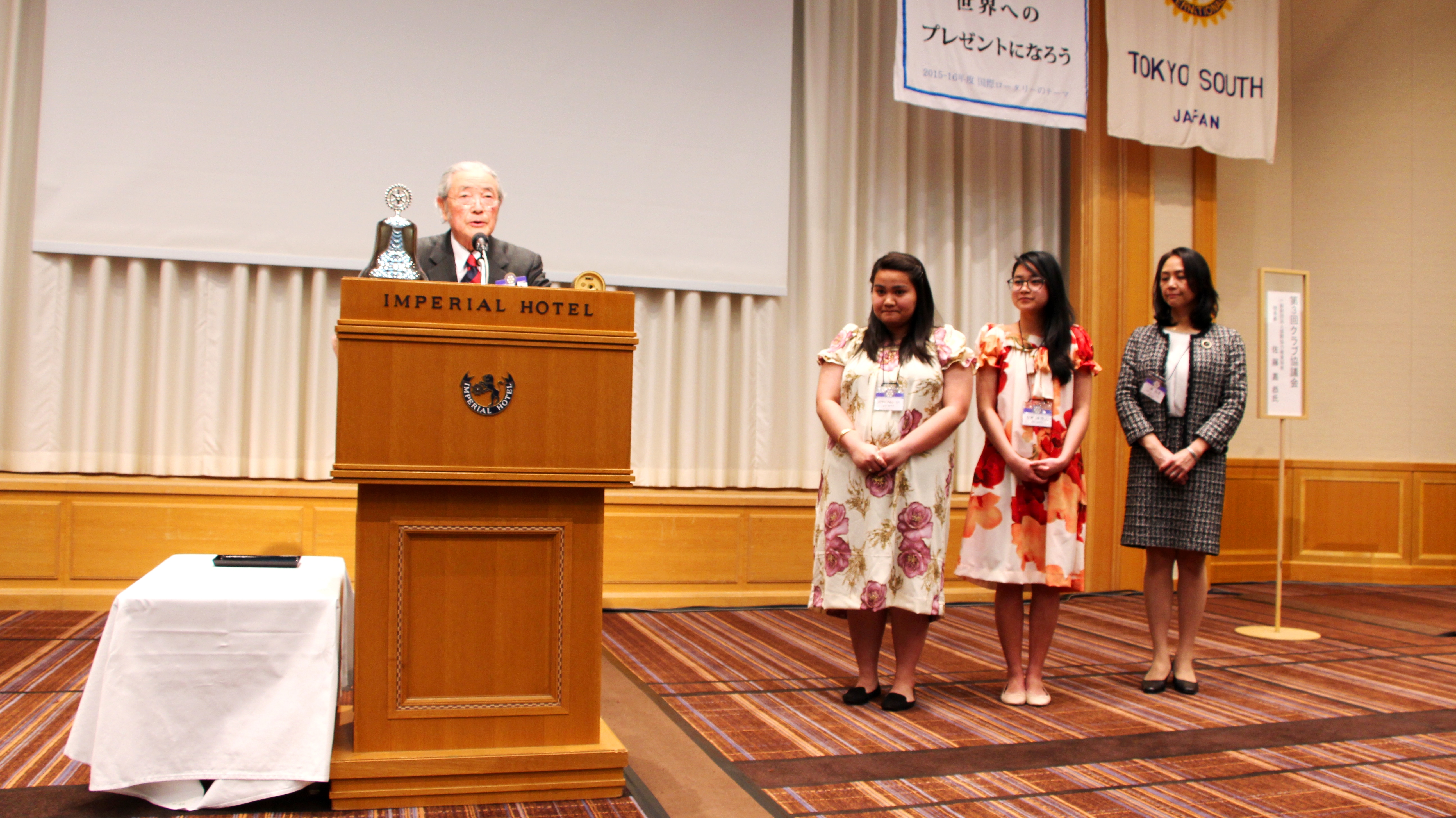 Xavier High School Scholarship Students Deliver Appreciation Speech at the Regular Meeting of the Rotary Club of Tokyo South