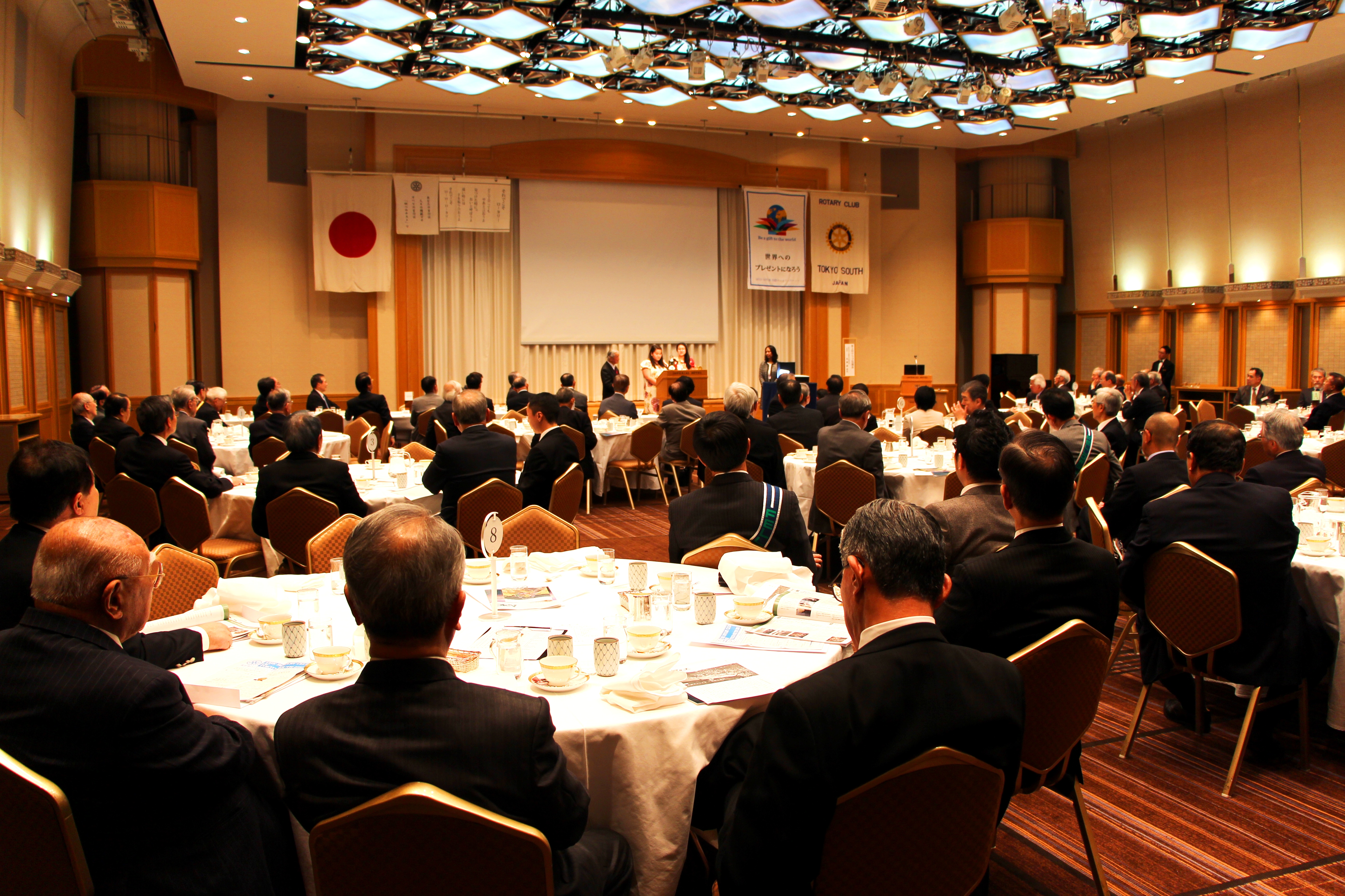 Xavier High School Scholarship Students Deliver Appreciation Speech at the Regular Meeting of the Rotary Club of Tokyo South