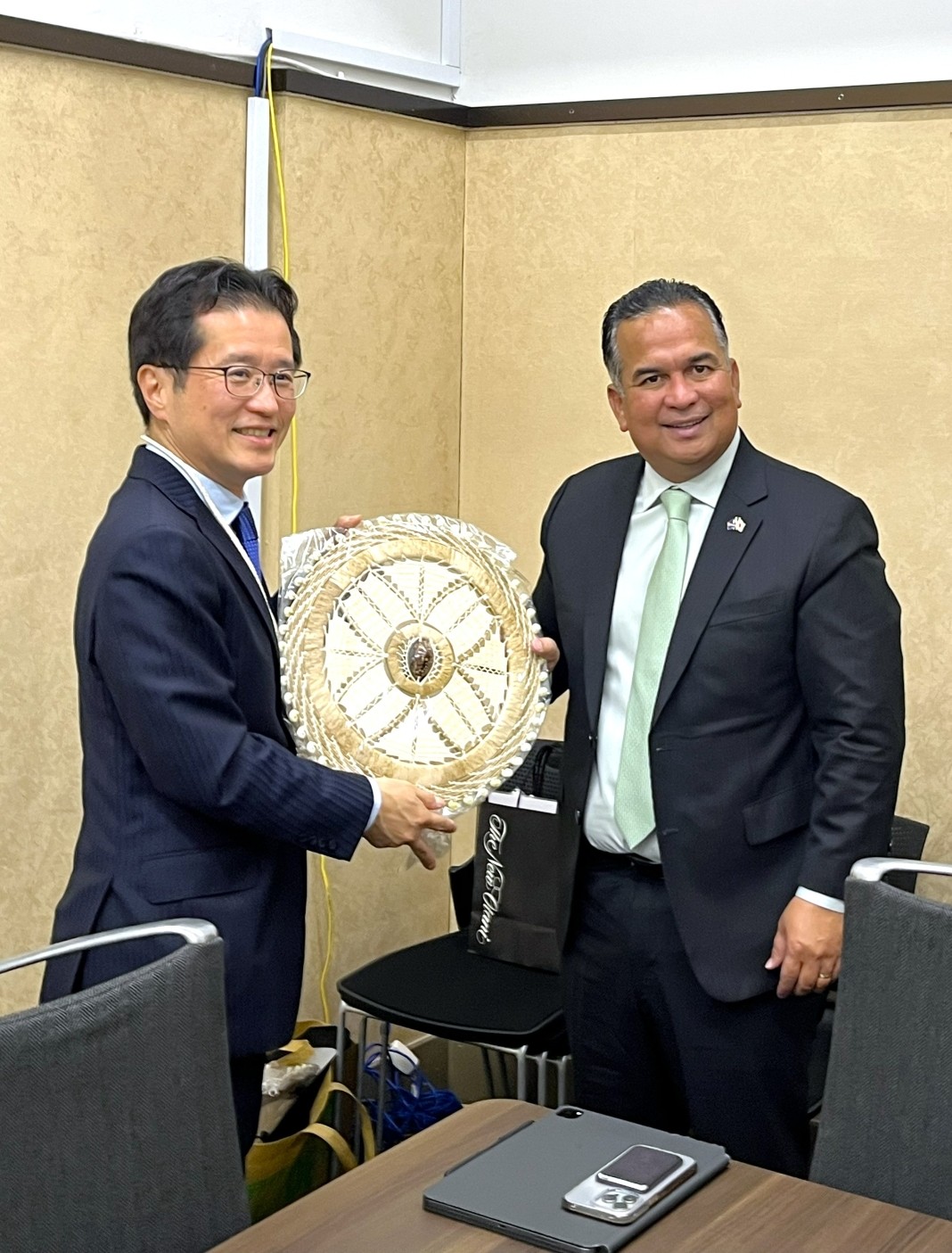西方副財務官との会談にて